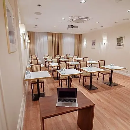 W Sercu Krakowa Aparthotel 4*