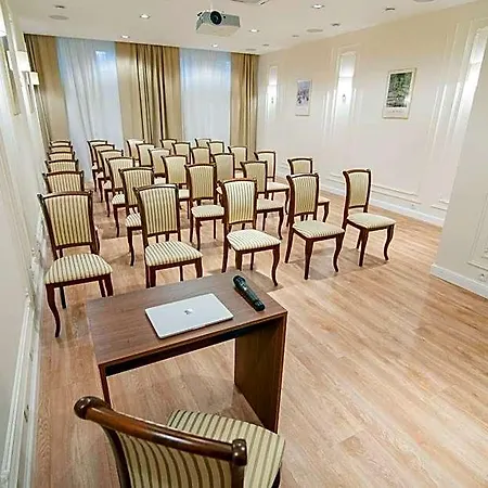 W Sercu Krakowa Aparthotel 4*