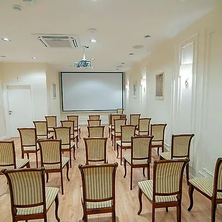 W Sercu Krakowa Aparthotel 4*